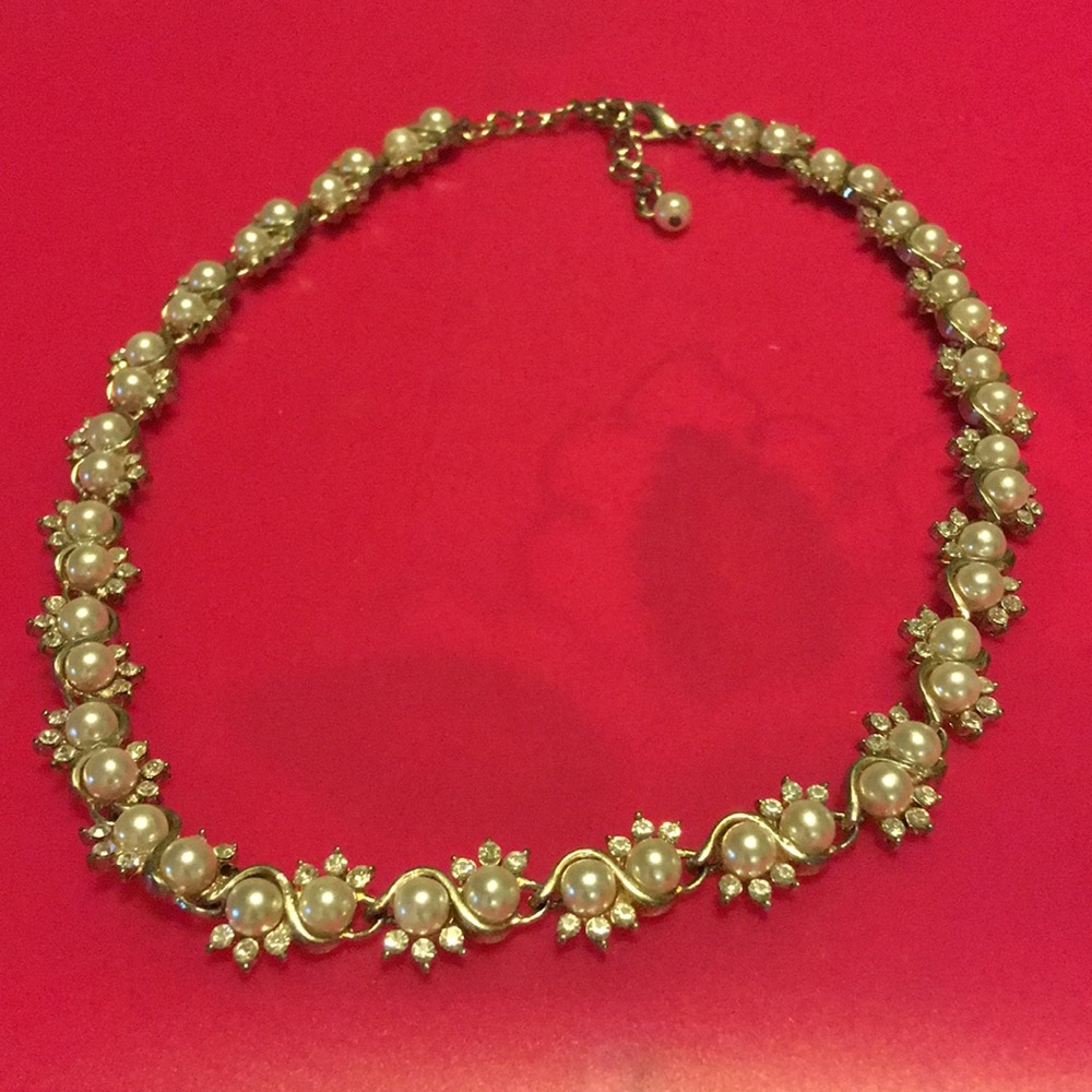 Vintage pearl and rhinestone goldtone necklace